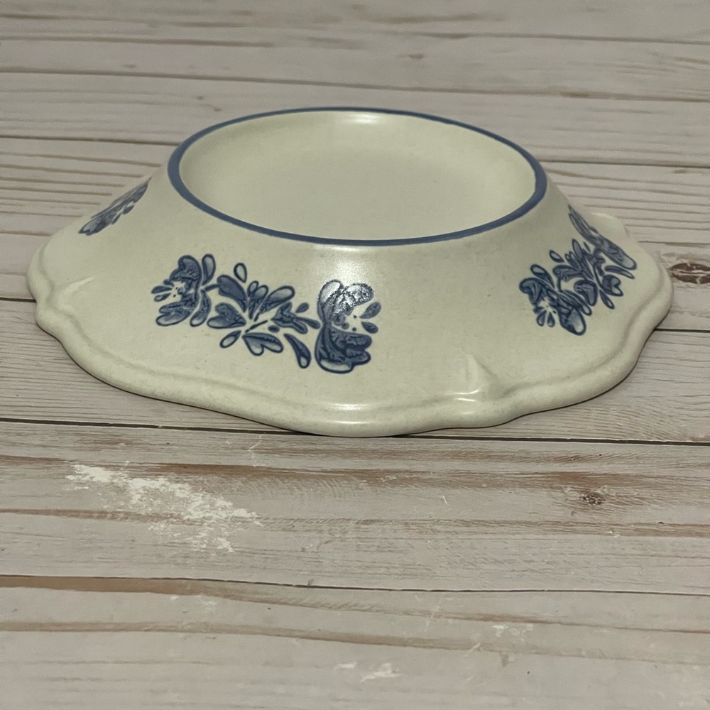 Pfaltzgraff Yorktowne Sculpted Stoneware  Pillar Candleholder Blue Floral